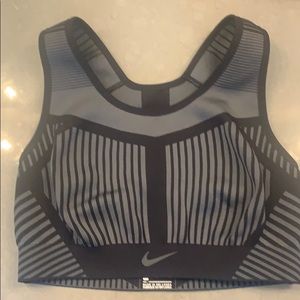 Nike FE/NOM Flyknit High-Support Sports Bra